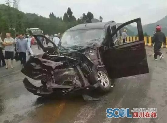 車輛失控沖進(jìn)學(xué)校引發(fā)火災(zāi)，造成一死八傷重大事故